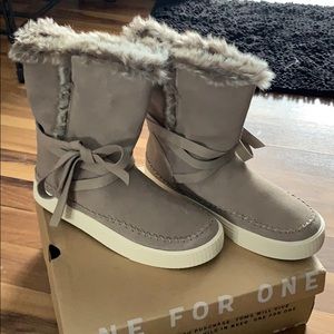Toms faux fur boots